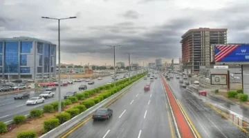 طقس الجمعة.. الأرصاد تحذر من أمطار رعدية ورياح نشطة تضرب هذه المناطق